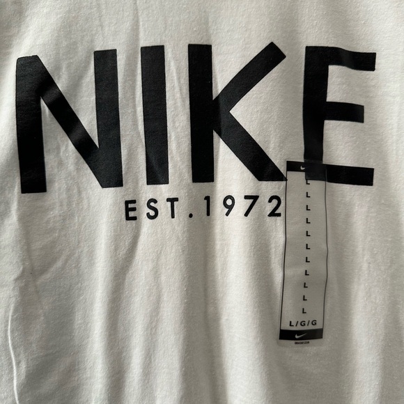 Men’s Nike Athletic Cut Loose Fit Short Sleeve Tee Shirt White with Black Logo L - Picture 3 of 10